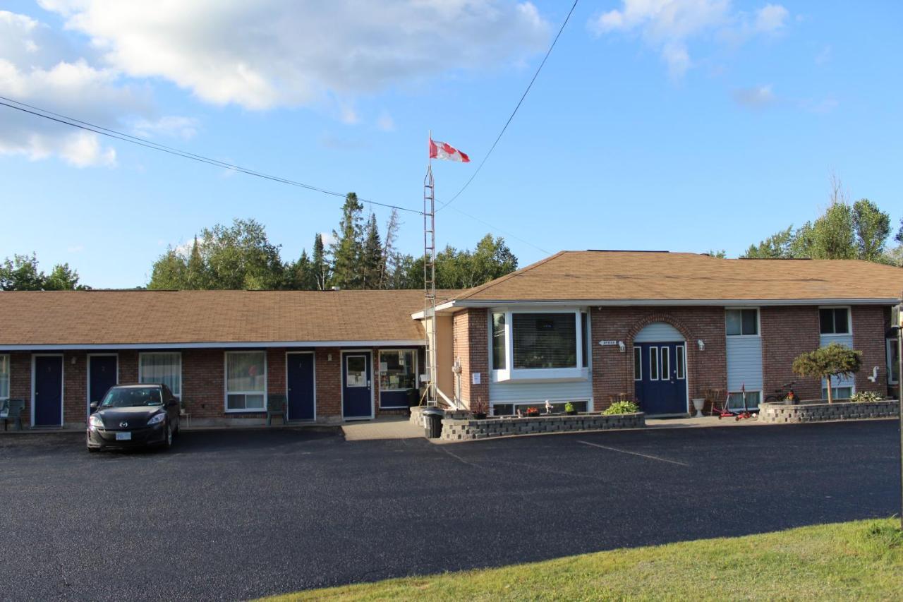Two Rivers Motel Mattawa Exterior photo