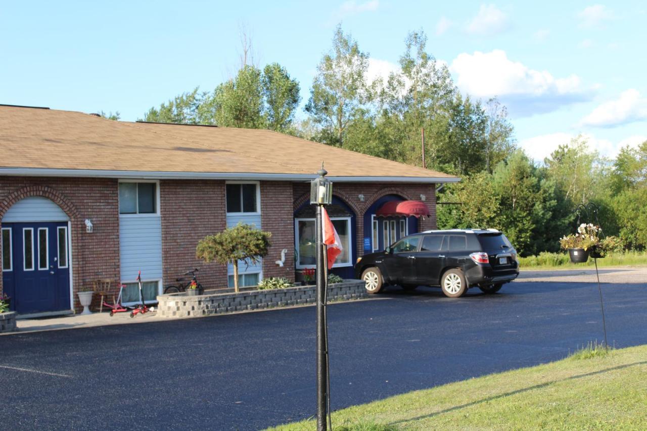 Two Rivers Motel Mattawa Exterior photo