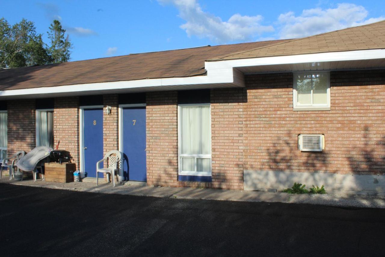 Two Rivers Motel Mattawa Exterior photo